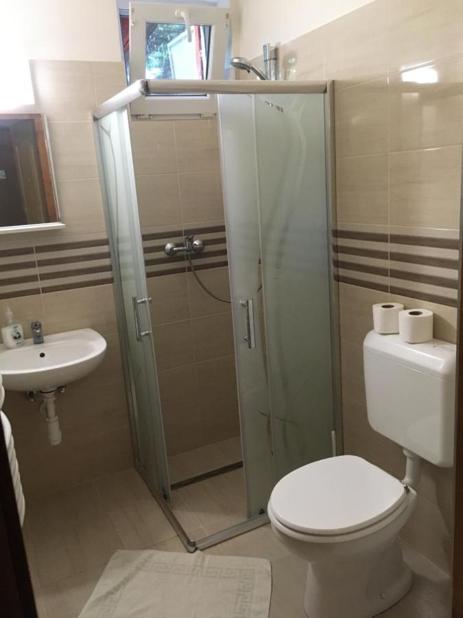 科马罗姆 Vasmacska Panzio酒店 外观 照片